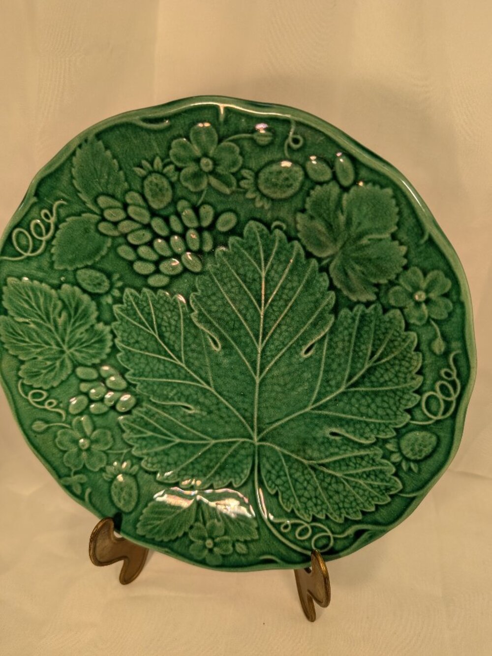 EDGE MALKIN & Co.  Ironstone China  GREEN Strawberry Leaf Plate